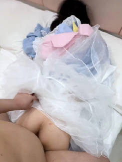 以身抵债洛丽塔小萝莉因欠债父亲跑路被破处剧情