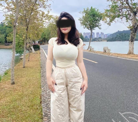 玩弄老婆的大奶闺蜜30分钟肆意玩弄极品少妇剧情 封面