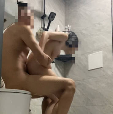 趁姐姐洗澡强行进入卫生间剧情 封面