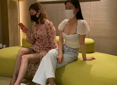 约会两个超骚御姐玩双飞-斯文禽兽 封面