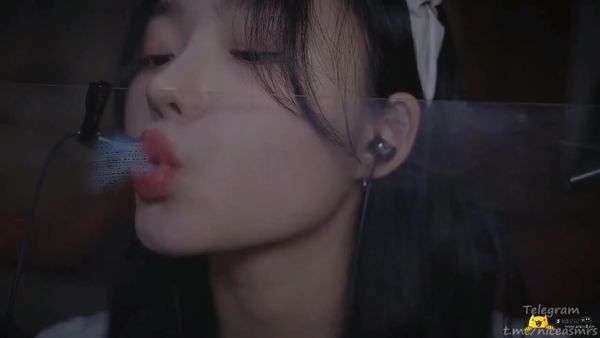 Nareun ASMR福利亲吻玻璃