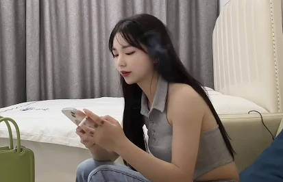 约操刚下海的童颜妹子 封面
