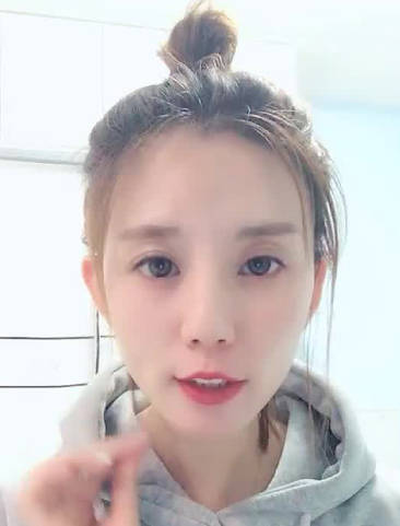 邻家初恋姐姐抵挡不住榜一大哥要求还是脱了 封面