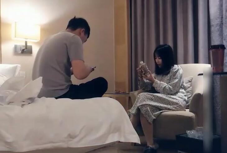七天高端外围12-26穿花裙子的骚妹子 封面