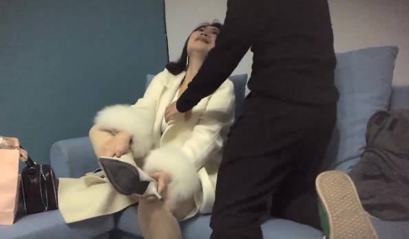 熟女探花02-26高贵富婆全身名牌 封面