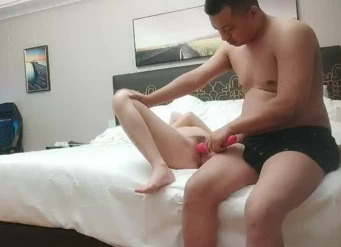 开个电竞炮房操游戏里认识的小姐姐 封面