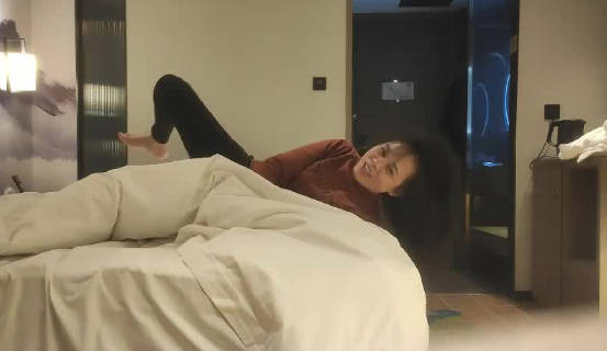 小年青约了个50多岁大妈说要办婚礼娶过门 封面