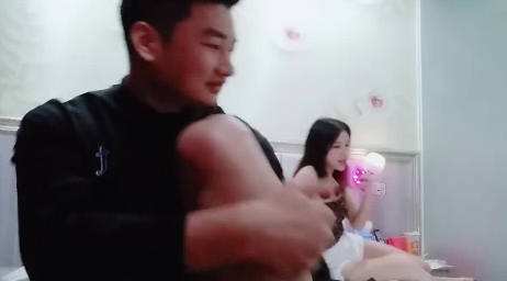 冒似大衣哥儿子出轨前妻性感闺蜜 封面