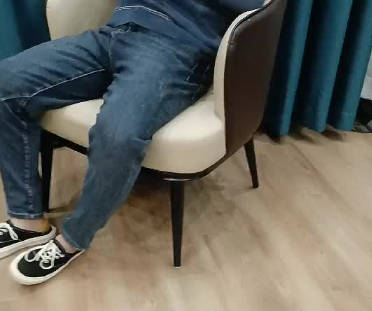 勾引家里做客的老实男同事 封面