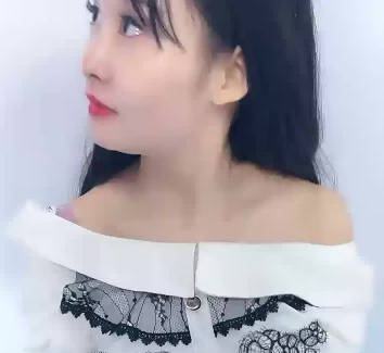 刚结婚不久的人妻被俩小年轻操得起不来床 封面