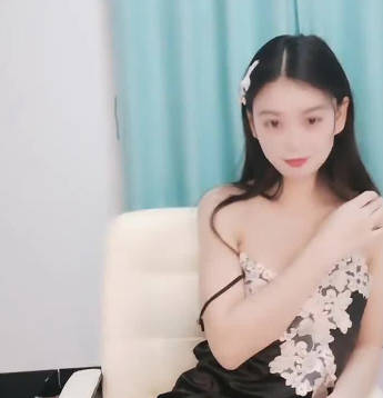 邻家小妹羞涩直播脱蕾丝睡衣 封面