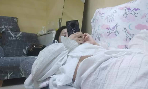 约了已步入中年的熟女同学来家里啪啪 封面