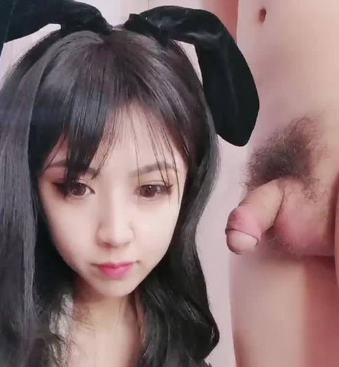 卖弄风骚的色播和男友啪啪 封面