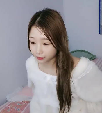 骚货姐姐约了一群小年轻搞群P 封面