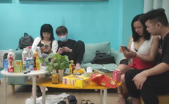 专找老阿姨09-10约了两个熟女玩4P 封面