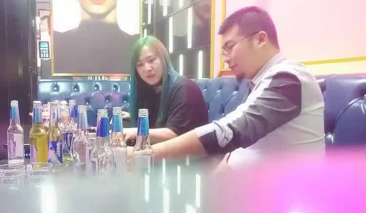 约会女老板K歌后直接酒店开房 封面