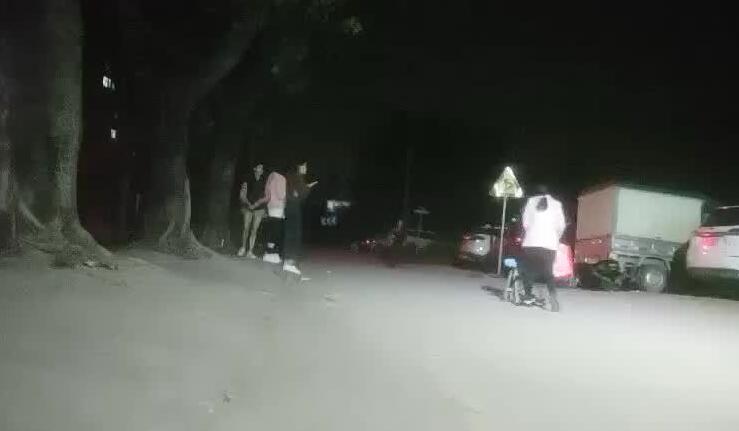 户外直播郊区探索站街女 封面