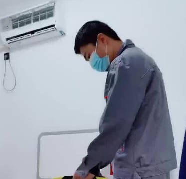 饥渴少妇勾引物业电工做爱 封面