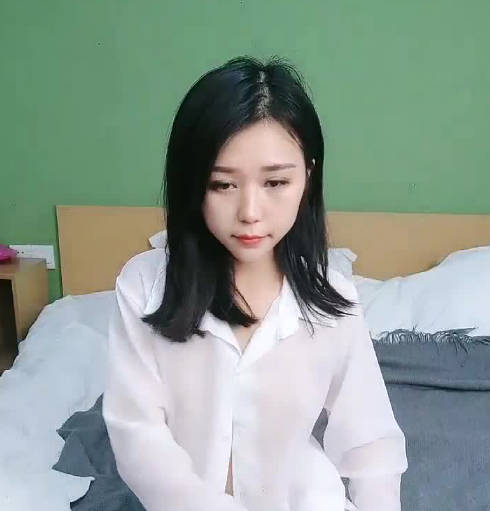 乖乖小女生和男友啪啪实录 封面