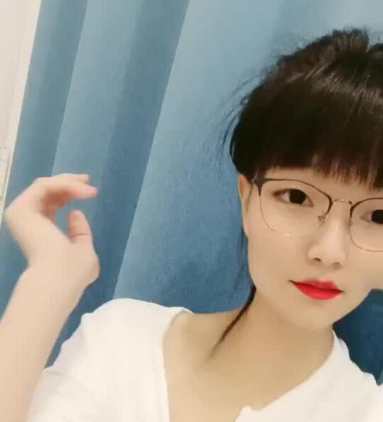 小色女家中微信勾引附近的人 封面