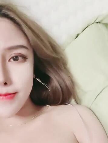 中国留学的乌克兰妹子自慰直播 封面