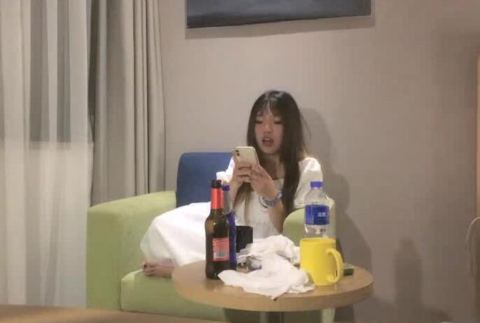 奥特曼约良家喝酒07-28刚毕业的大学生 封面
