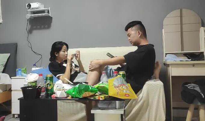 专找老阿姨玩08-06吃完泡面再干小姐姐 封面