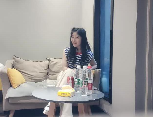 七天高端外围08-26迷人的小姐 封面
