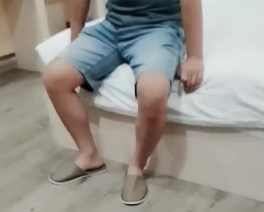 直播勾引酒店修理工做爱 封面海报