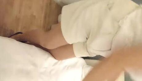 成人休验馆老板娘被客户强奸 封面