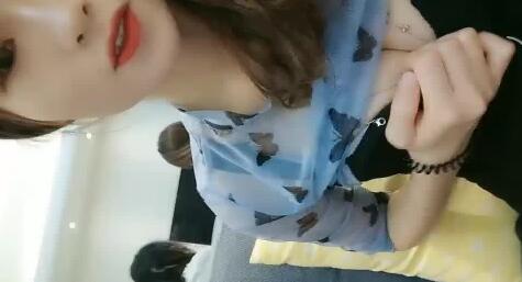美少妇和闺蜜一起勾引帅哥双飞 封面