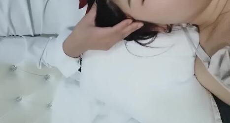 骚妹子勾引正骨医生 封面