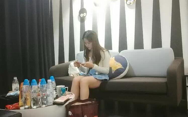 91沈先生06-21美丽小姑娘被操大哭 封面