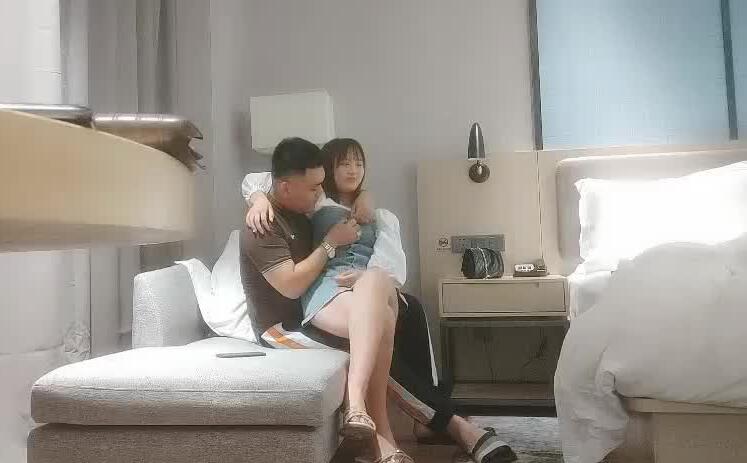 小锋寻花07-03刚下海的羞涩女孩 封面