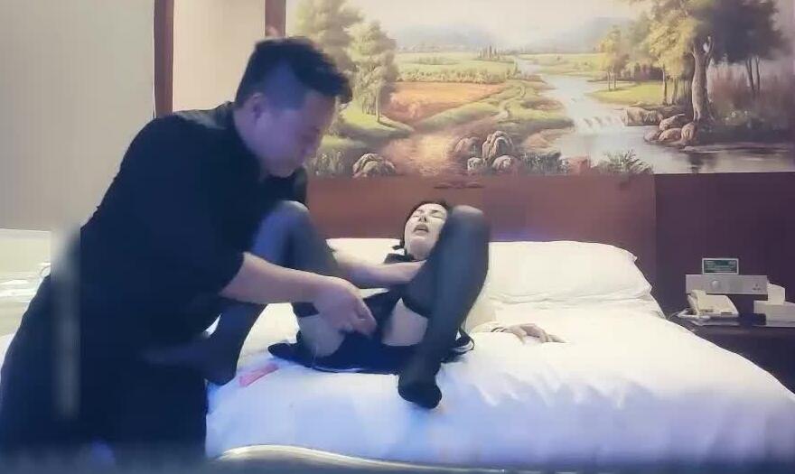 七天高端外围04-08风骚少妇是话捞 封面