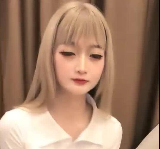 小姐姐19岁04-17尝尝哥哥的大屌 封面