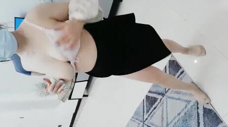寂寞小姐姐勾引上门维修工 封面