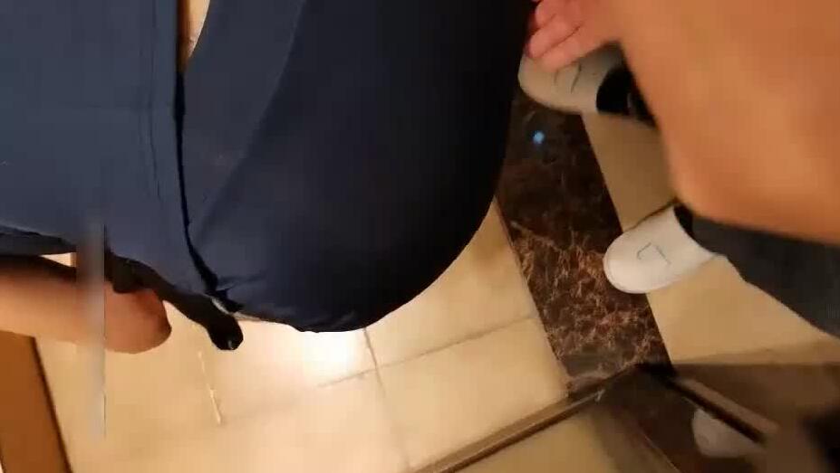 强奸性感女房东 封面