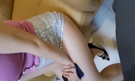 性感少妇向屌丝男借吹风机被强奸 封面