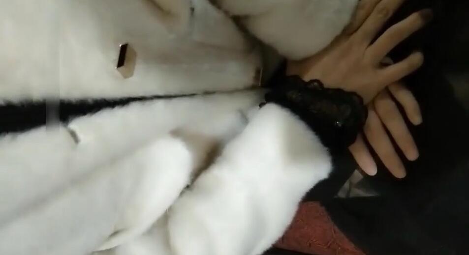少妇约见客户被硬上 封面