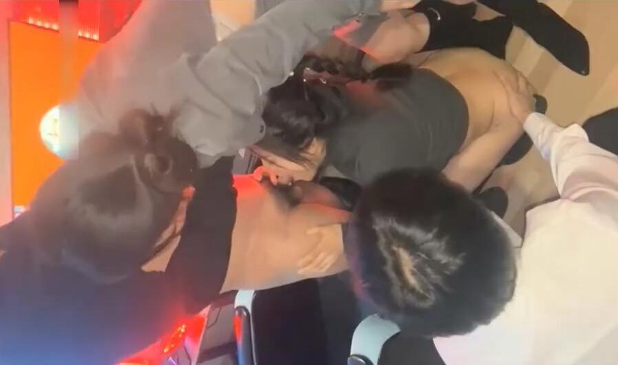 龙哥探花12-23网吧群P 封面