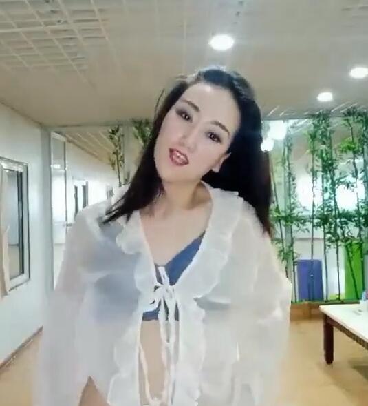 舞蹈老师02-14火辣自慰 封面