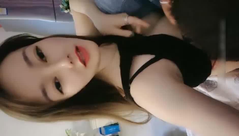 性趣事03-30叫儿子来舔逼 封面