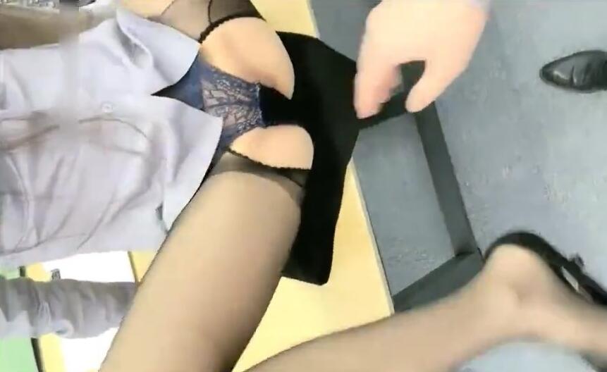 AVOVE12-26工作室操秘书 封面