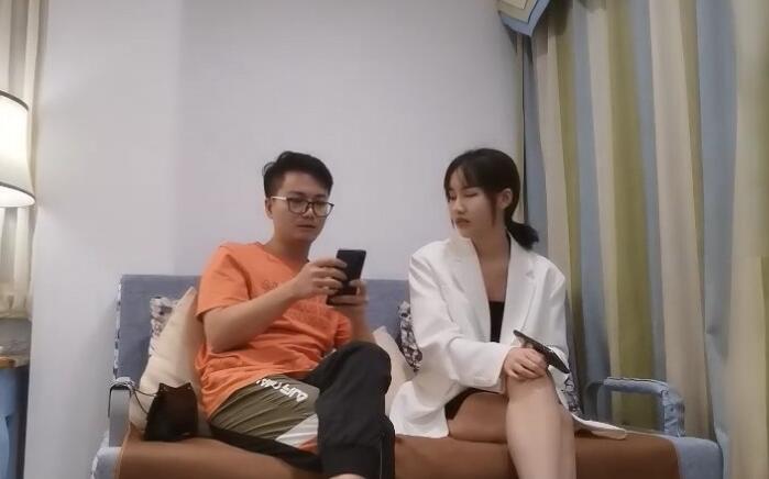 夜色精品探花10-18电话来被妹子发现偷拍翻车 封面