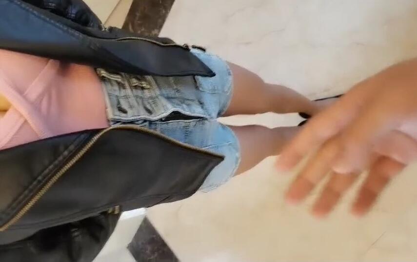 少妇单身看合租房被屌丝男硬上 封面海报
