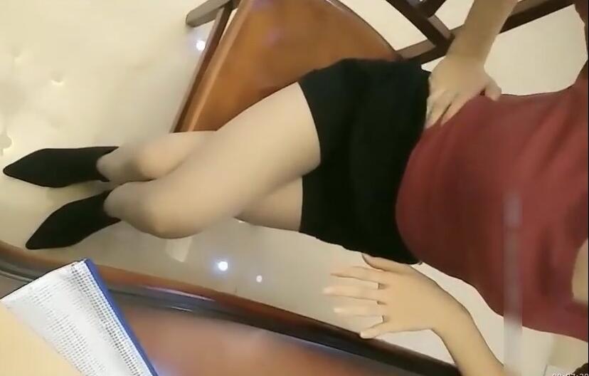 勾搭女同事 封面
