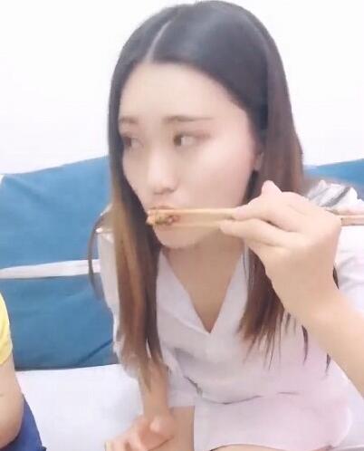 女主播勾引外卖员不陪吃不给好评 封面