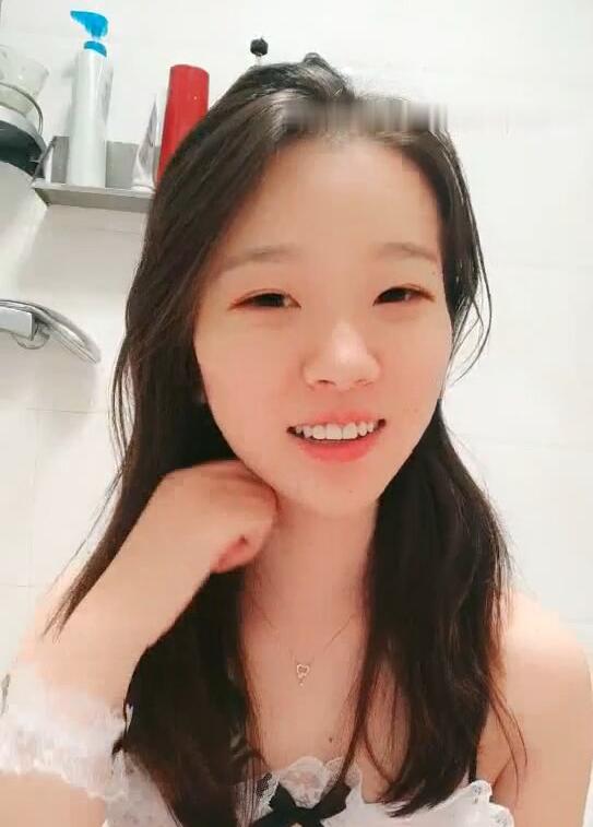 色情主播直播洗澡给粉丝看 封面