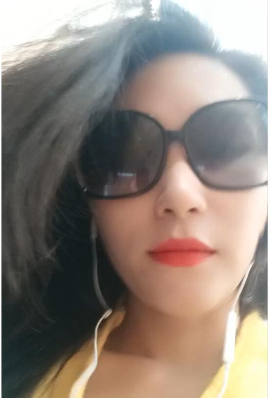 神似范冰冰的墨镜妹子应网友要求厕所自慰 封面
